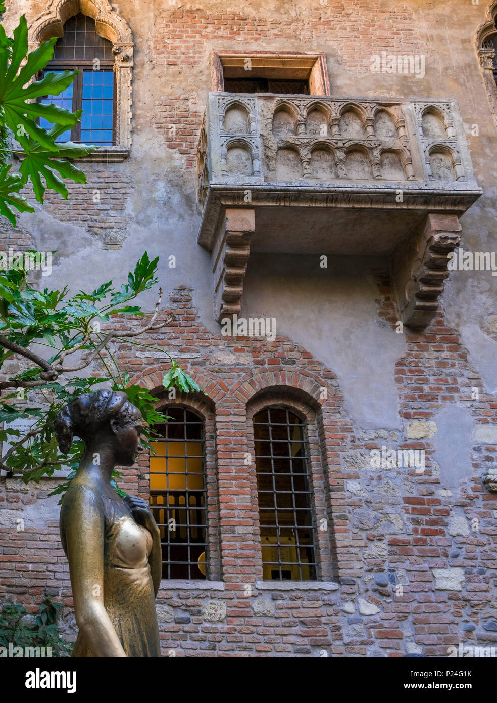 Statue of Julia, Casa di Giulietta or house of Julia, Verona, Veneto, Italy, Europe Stock Photo