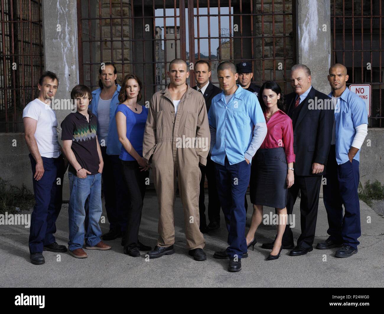 Original Film Title: PRISON BREAK-TV.  English Title: PRISON BREAK.  Film Director: PAUL SCHEURING.  Year: 2005.  Stars: ROBIN TUNNEY; AMAURY NOLASCO; DOMINIC PURCELL; WENTWORTH MILLER; SARAH WAYNE CALLIES; ROBERT KNEPPER. Credit: 20TH CENTURY FOX TV / Album Stock Photo