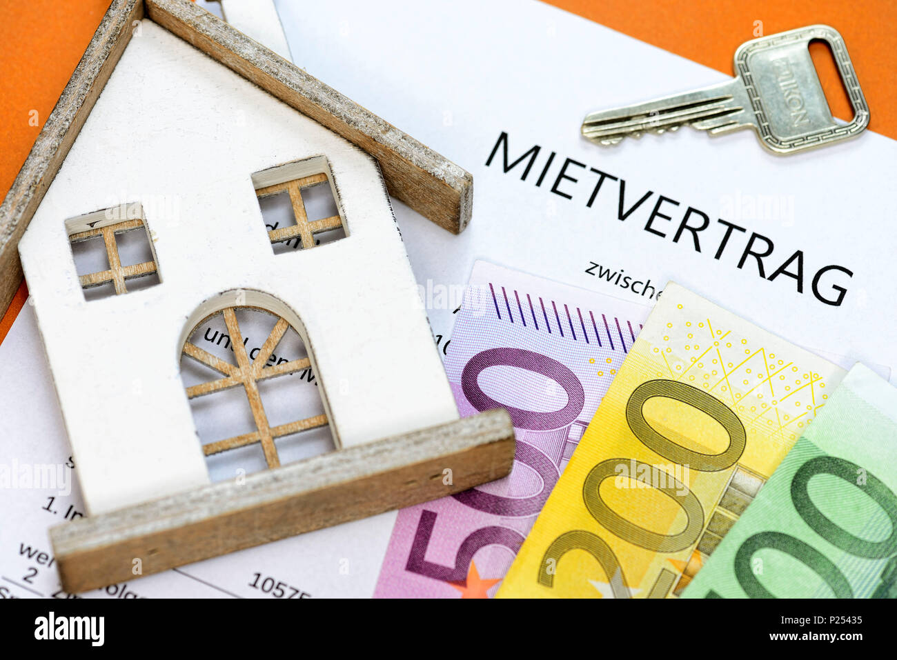 House, 'Mietvertrag' (rental agreement), key, banknotes Stock Photo