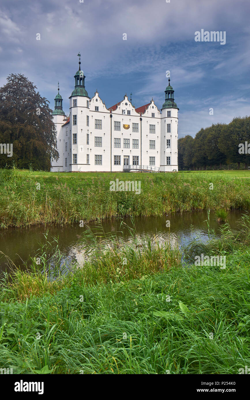 Schloss ahrensburg germany hires stock photography and images Alamy