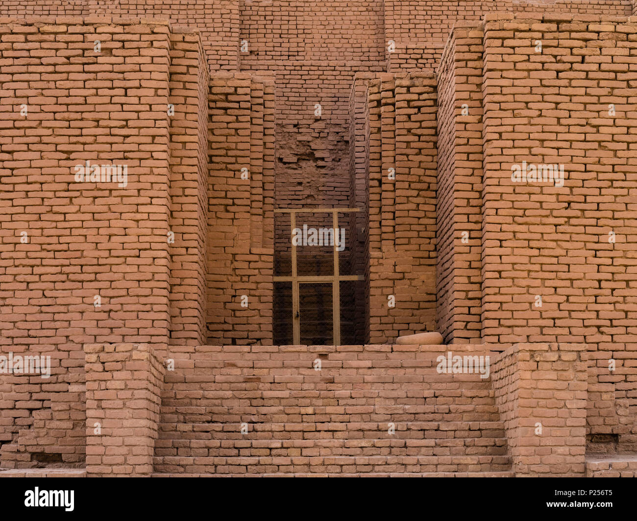 Elamite terraced temple at Chogha Zanbil Stock Photo - Alamy