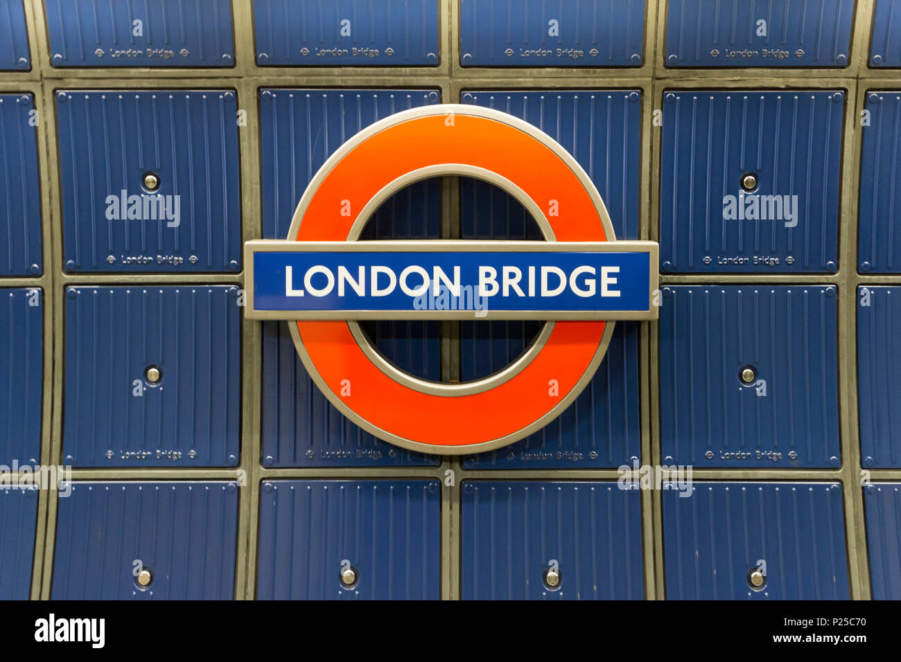 London bridge tube hires stock photography and images Alamy