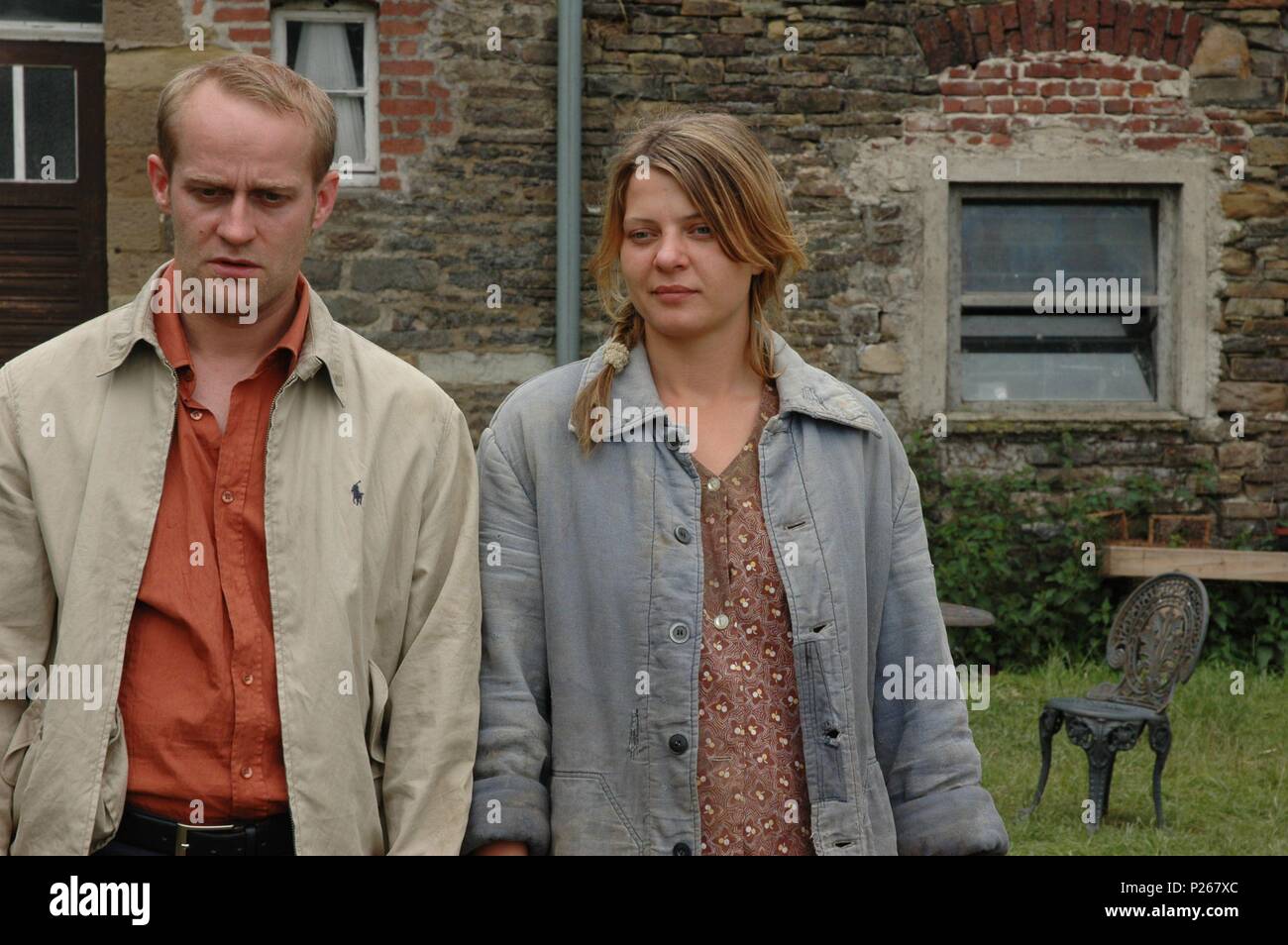 Original Film Title: EMMAS GLÜCK. English Title: EMMAS GLÜCK. Film  Director: SVEN TADDICKEN. Year: 2006. Stars: JURGEN VOGEL; JORDIS TRIEBEL.  Credit: WÜSTE FILM WEST GMBH/SÜDWESTFUNK (SWF)/WÜSTE FIMPRODUKTION / Album  Stock Photo -, image size:1300x954