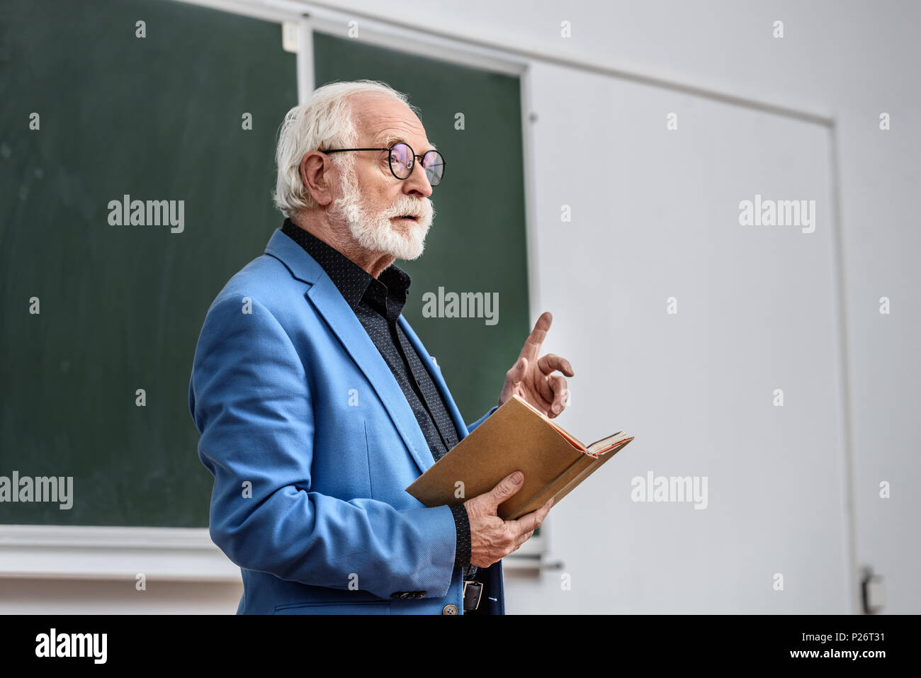 Professor на русском. Профессор. Professor на русском. Профессор университета фото. Professor на русском.