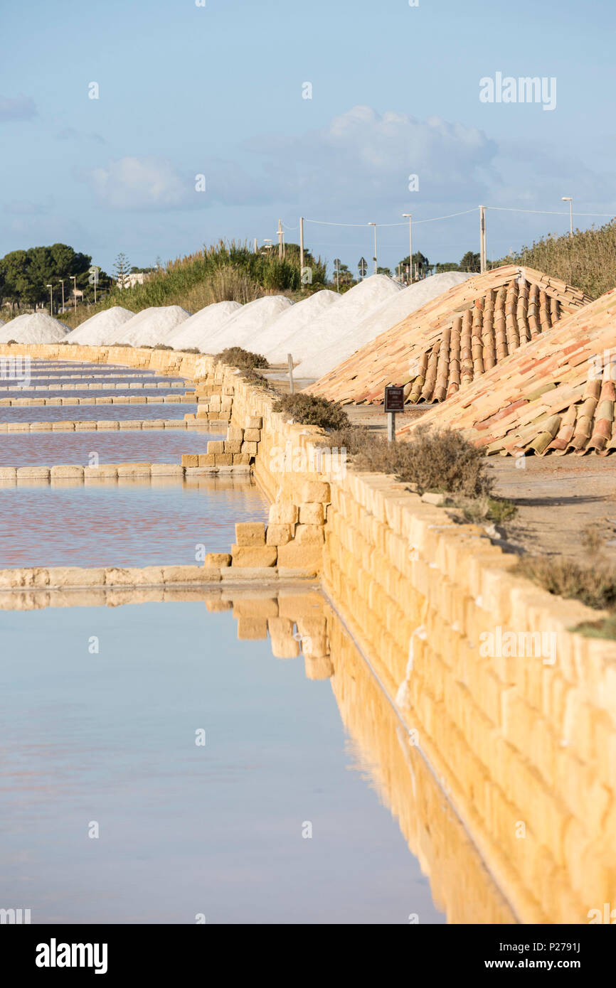 pyramids of salt drying along the salt pans of Marsala, Trapani province, Sicily, Italy Stock Photo