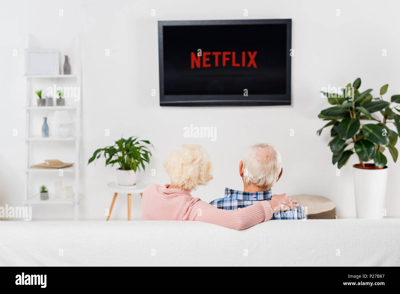 Featured image of post Couple Cuddling Watching Netflix
