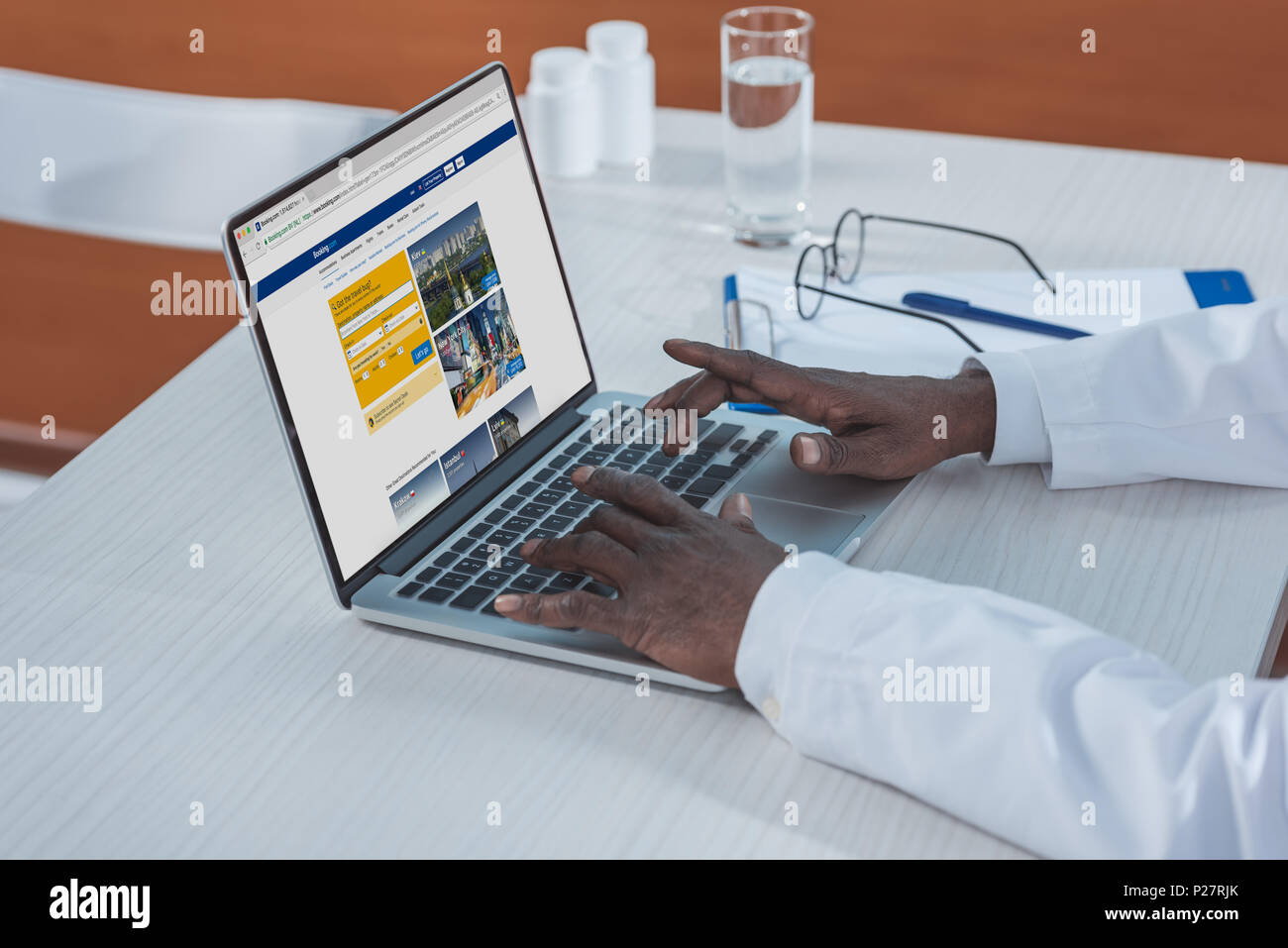 Cropped black doctor using hi-res stock photography and images - Alamy