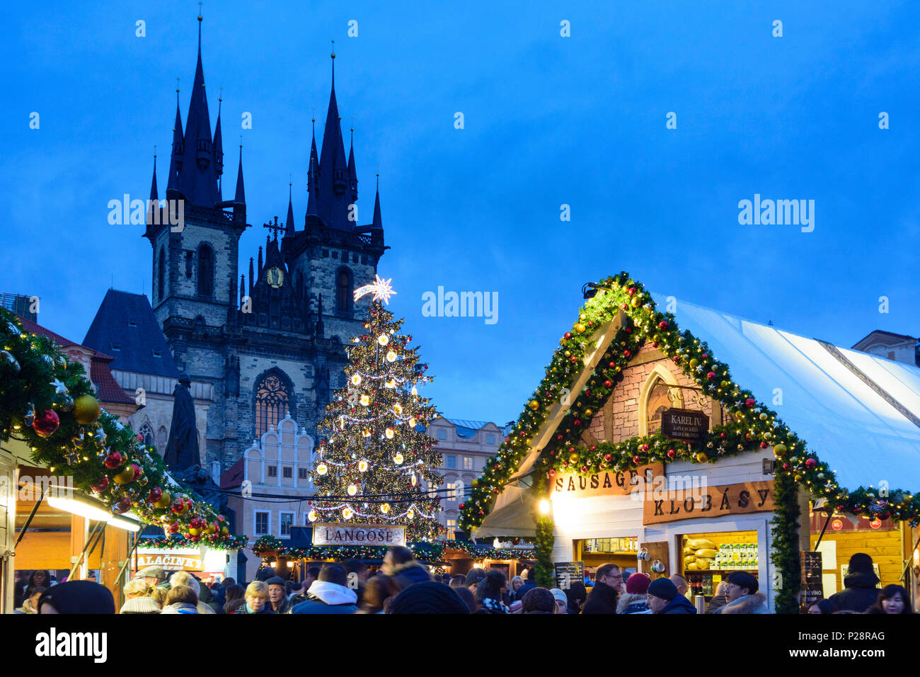Praha, Christmas market at Old Town Square (Staromestske namesti), Church of Our Lady before Tyn, Praha, Prag, Prague, Czech Stock Photo