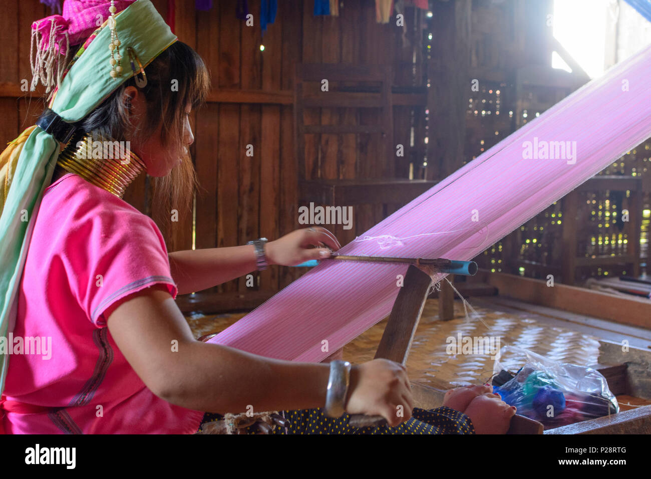 Ywama, Kayan Lahwi (Padaung) Long Neck girl woman weaving, weaver loom, Inle Lake, Shan State, Myanmar (Burma) Stock Photo