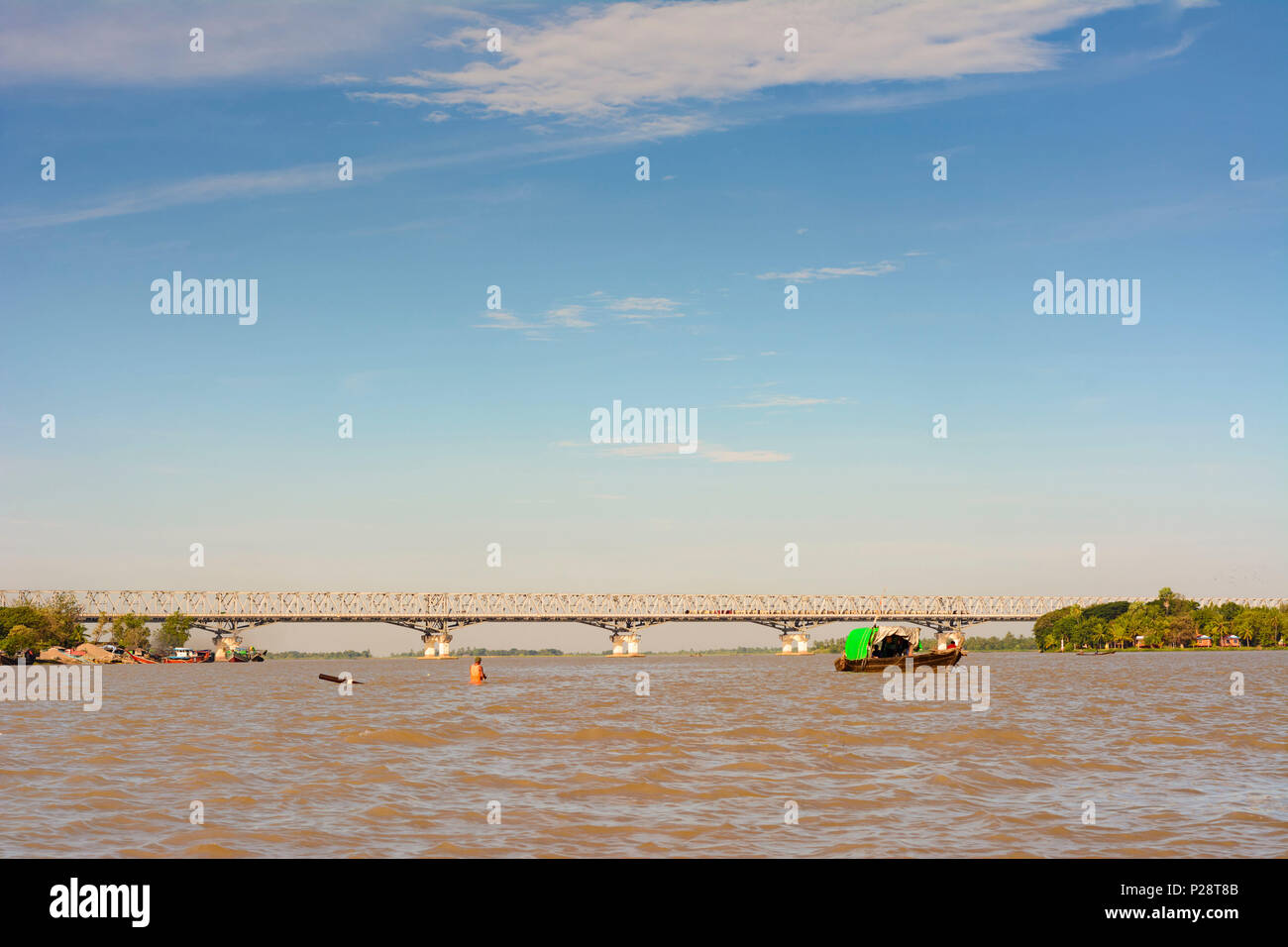 Mawlamyine (Mawlamyaing, Moulmein), Thanlwin Bridge, Thanlwin (Salween) River, road and railway bridge, fishing boat, Shampoo Island, Mon State, Myanmar (Burma) Stock Photo