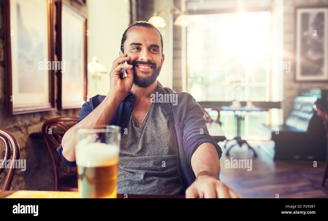 Call time pub hi-res stock photography and images - Alamy