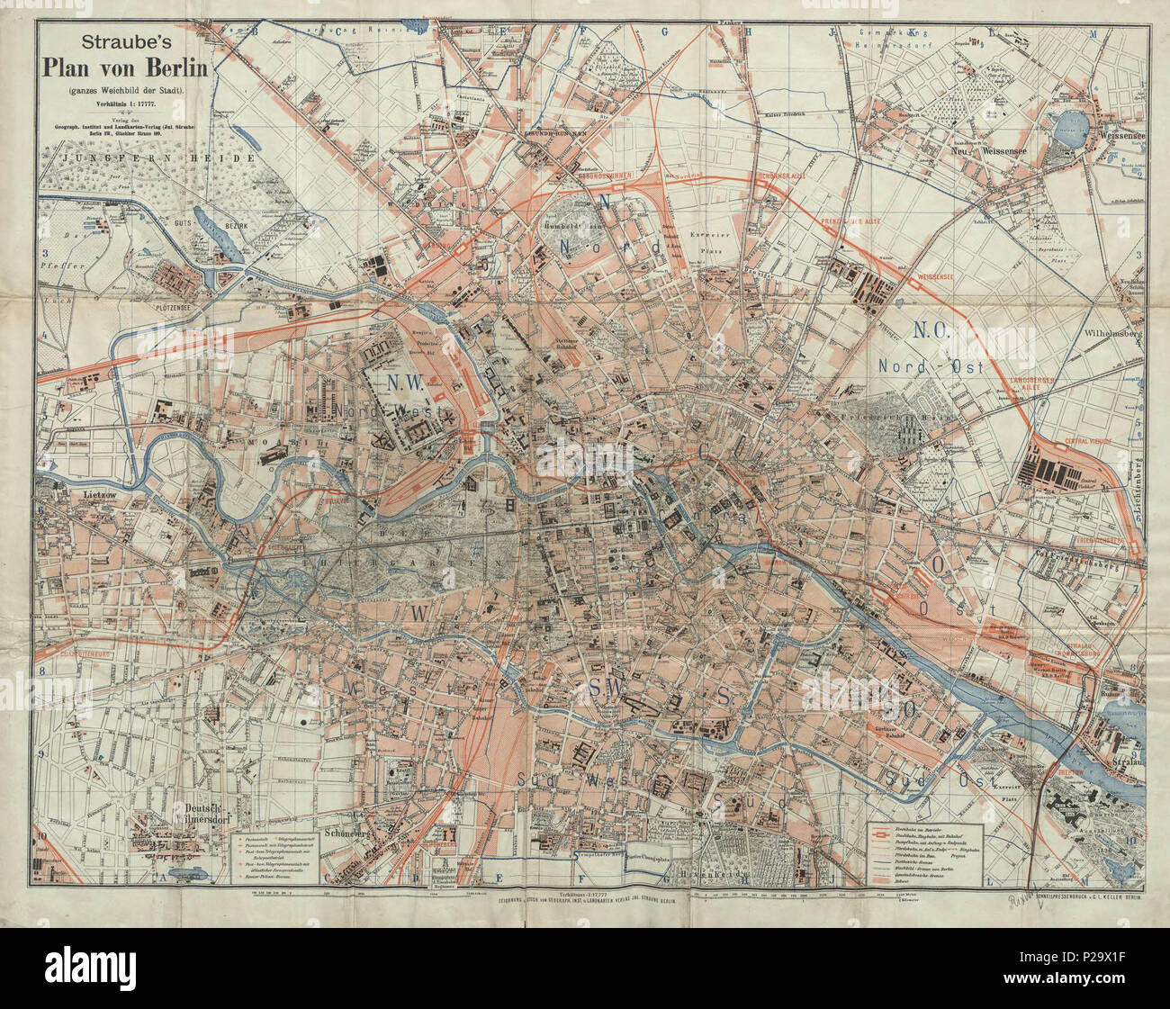 . Straube's Plan von Berlin (ganzes Wichbild der Stadt). Deutsch: Der Umschlagtitel lautet: 'Straube's Neuester Plan von Berlin mit praktischem Führer. Chromolithographie. Ausgabe B' – Auf der Ausgabe von 1896 wurde u.a. die Gewerbeausstellung (im Treptower Park) ergänzt. Rechts unten im Plan weist eine kleine Kodierung '691' auf die Datierung hin (Januar 1896). 1896. de:Julius Straube 297 Straube Plan von Berlin 1896 Stock Photo