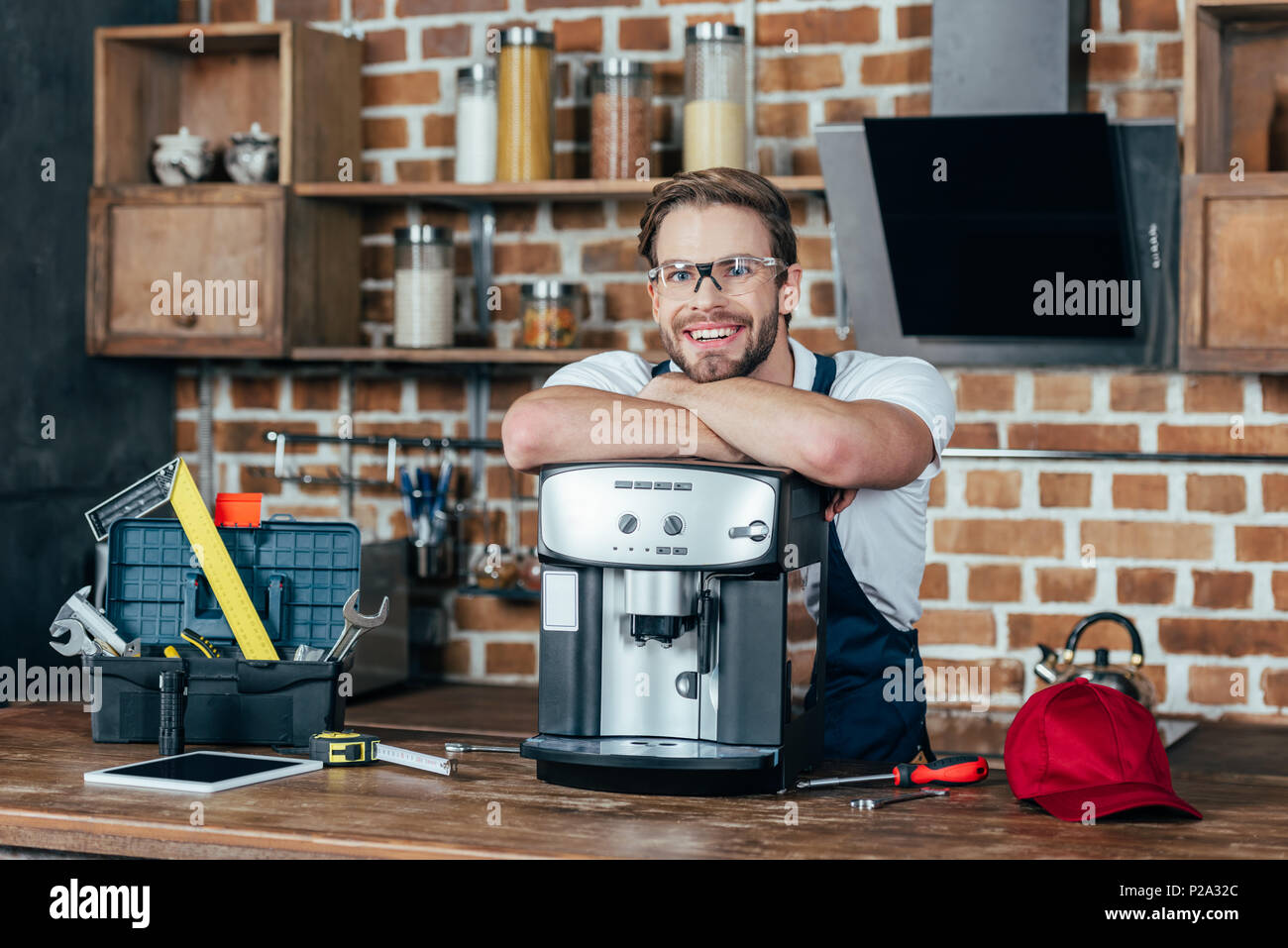 Réparation De La Machine à Café Photo. Photo stock - Image du boisson,  homme: 220600526