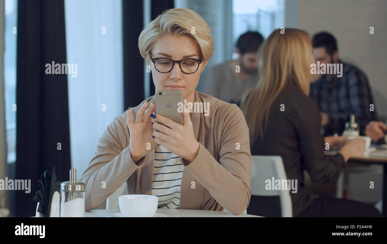 Lady working cafe using mobile hi-res stock photography and images - Alamy