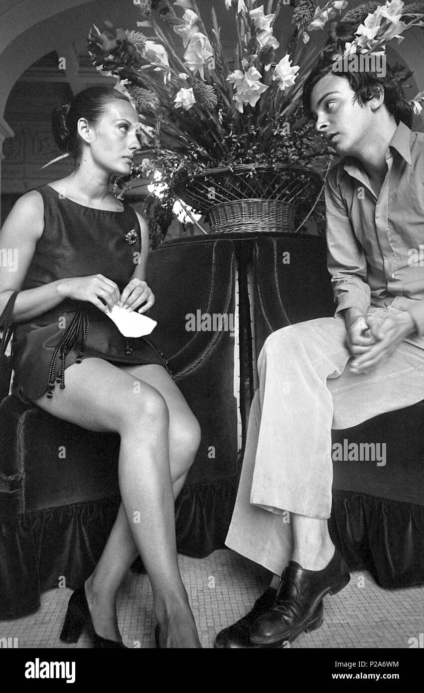 El escritor español originario de Barcelona, Enrique Vila-Matas, retratado junto a una mujer en San Sebastian en 1971. Stock Photo