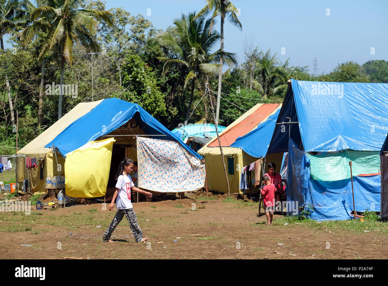 Philippine IDP refugees from Marawi in a tent city supported by DUYONG-Marawi near Baloi, Mindanao Island, Philippines - Philippinische Binnenflüchtlinge (IDP) aus Marawi in einer von DUYONG-Marawi unterstützten Zeltstadt bei Baloi, Insel Mindanao, Philippinen Stock Photo