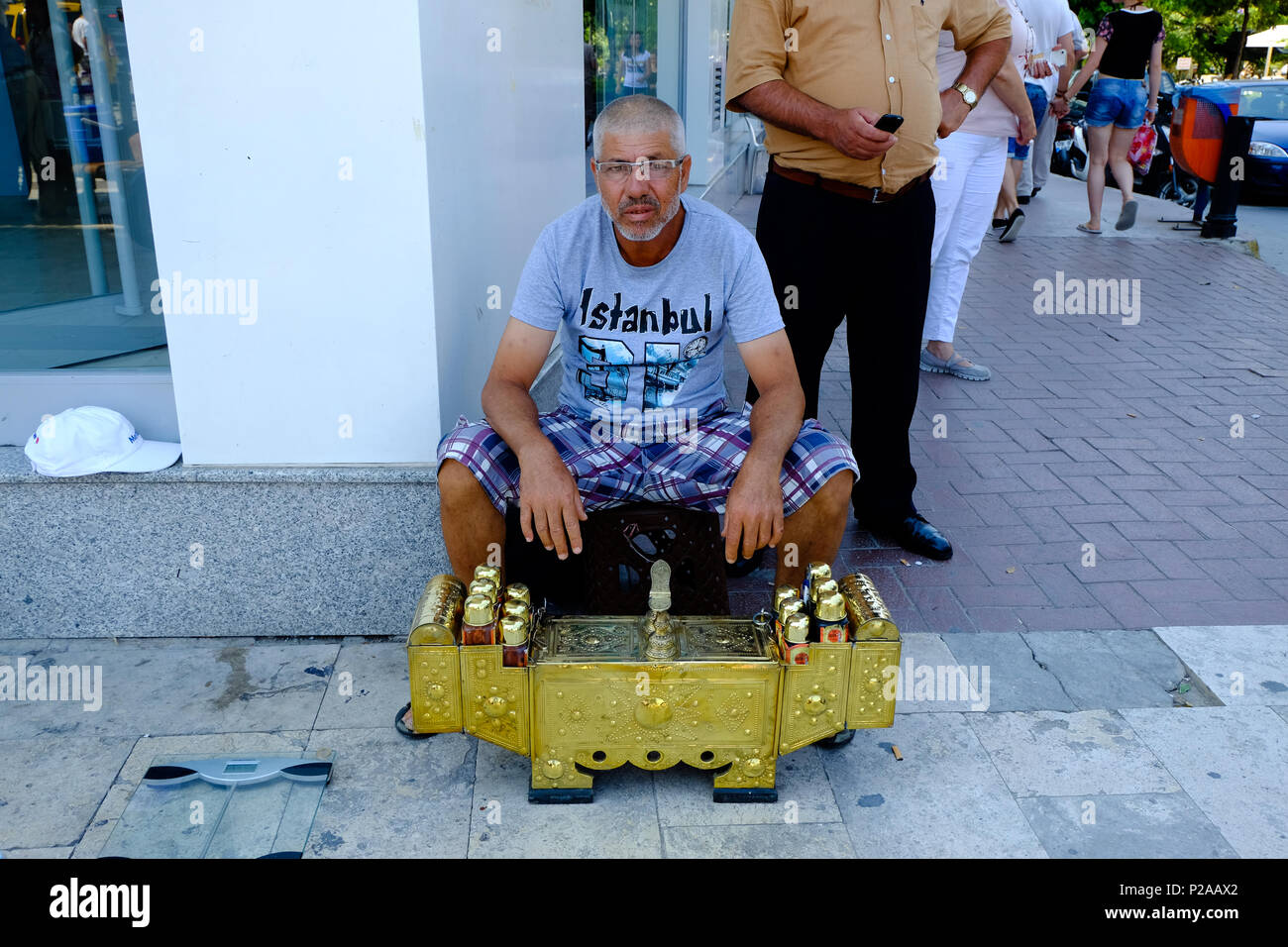 shoe shine man kusadasi, Turkey Stock Photo Alamy