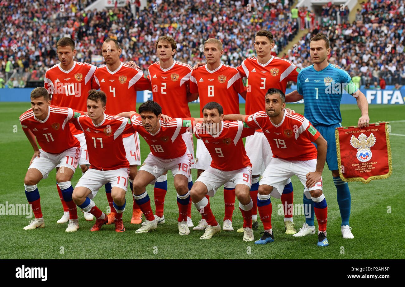 Moscow, Russia - June 14, 2018. National team of Russia before opening match of FIFA World Cup 2018 Russia vs Saudi Arabia Credit: Alizada Studios/Alamy Live News Stock Photo