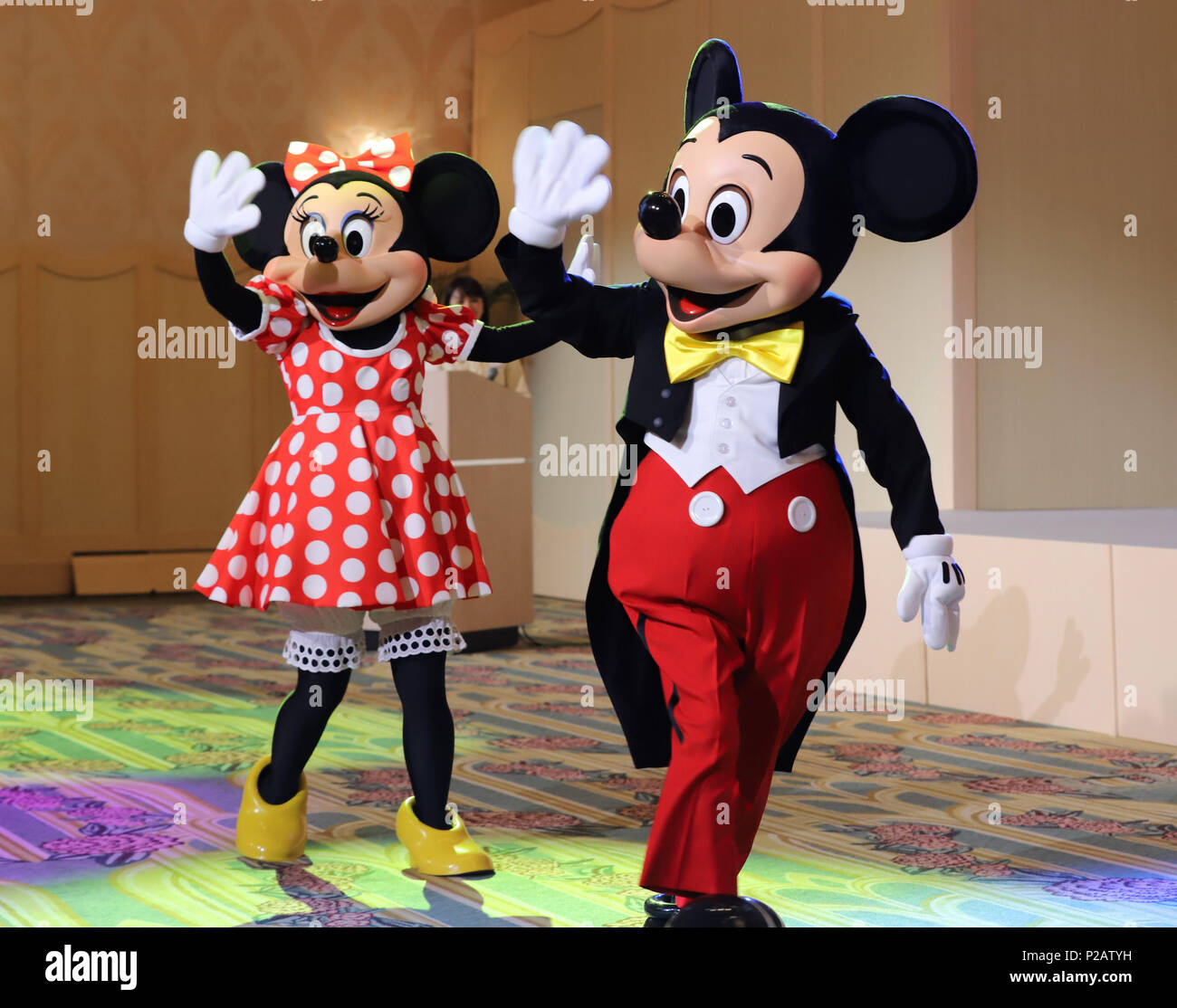 Urayasu, Japan. 14th June, 2018. Disney characters Mickey and Minnie Mouse smile as they announced Tokyo DisneySea will be expand in 2022 in Urayasu, suburbanTokyo on Thursday, June 14, 2018. Tokyo DisneySea operator Oriental Land unveiled the plan for a large expansion of Tokyo DisneySea including a new Disneyhotel. Credit: Yoshio Tsunoda/AFLO/Alamy Live News Stock Photo