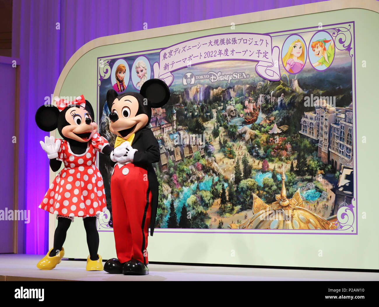 Urayasu, Japan. 14th June, 2018. Disney characters Mickey and Minnie Mouse smile as they announced Tokyo DisneySea will be expand in 2022 in Urayasu, suburbanTokyo on Thursday, June 14, 2018. Tokyo DisneySea operator Oriental Land unveiled the plan for a large expansion of Tokyo DisneySea including a new Disneyhotel. Credit: Yoshio Tsunoda/AFLO/Alamy Live News Stock Photo