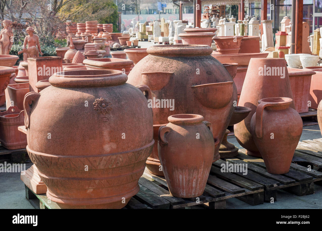 lot of vases with different sizes for sale in a nursery Stock Photo