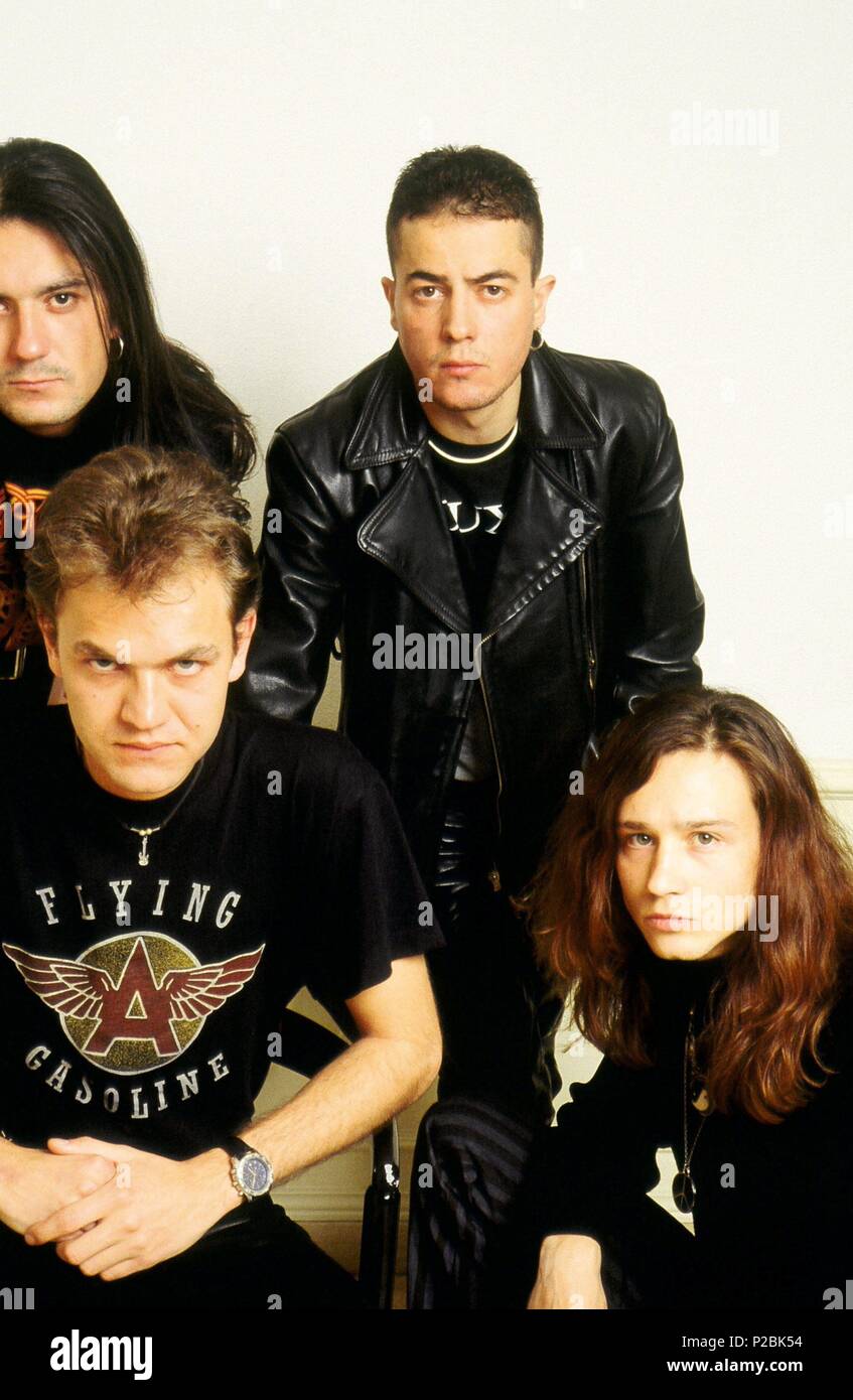 Héroes del Silencio (mit Sänger Enrique Ortiz de Landázuri) on 31.10.1995  in München / Munich.