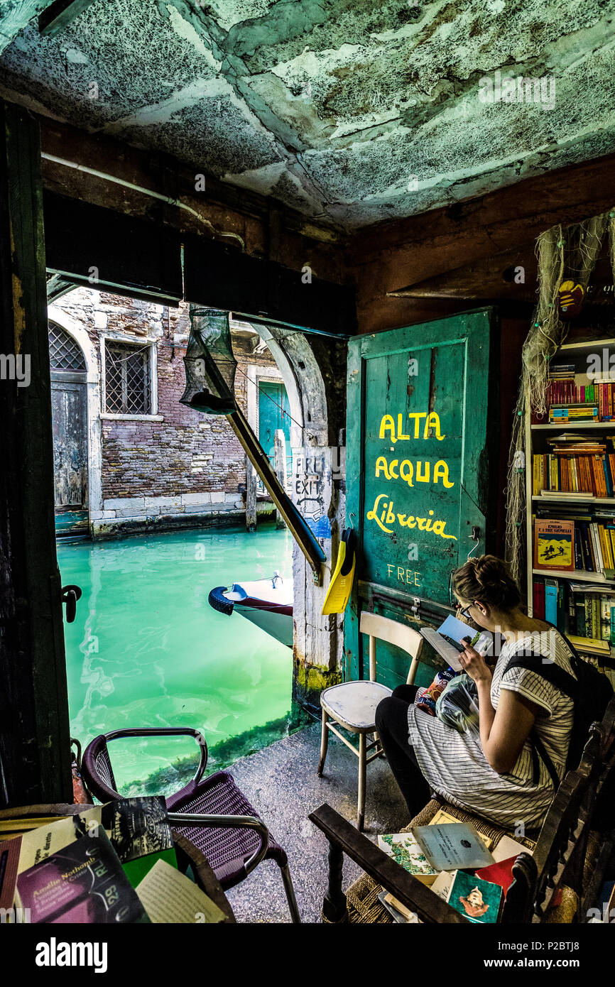 Libreria acqua alta hi-res stock photography and images - Alamy
