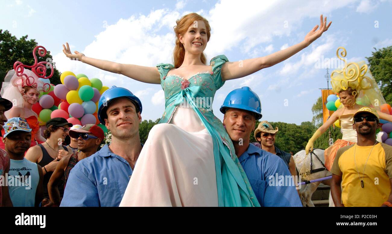 Original Film Title: ENCHANTED.  English Title: ENCHANTED.  Film Director: KEVIN LIMA.  Year: 2007.  Stars: AMY ADAMS. Credit: WALT DISNEY PICTURES / WETCHER, BARRY / Album Stock Photo