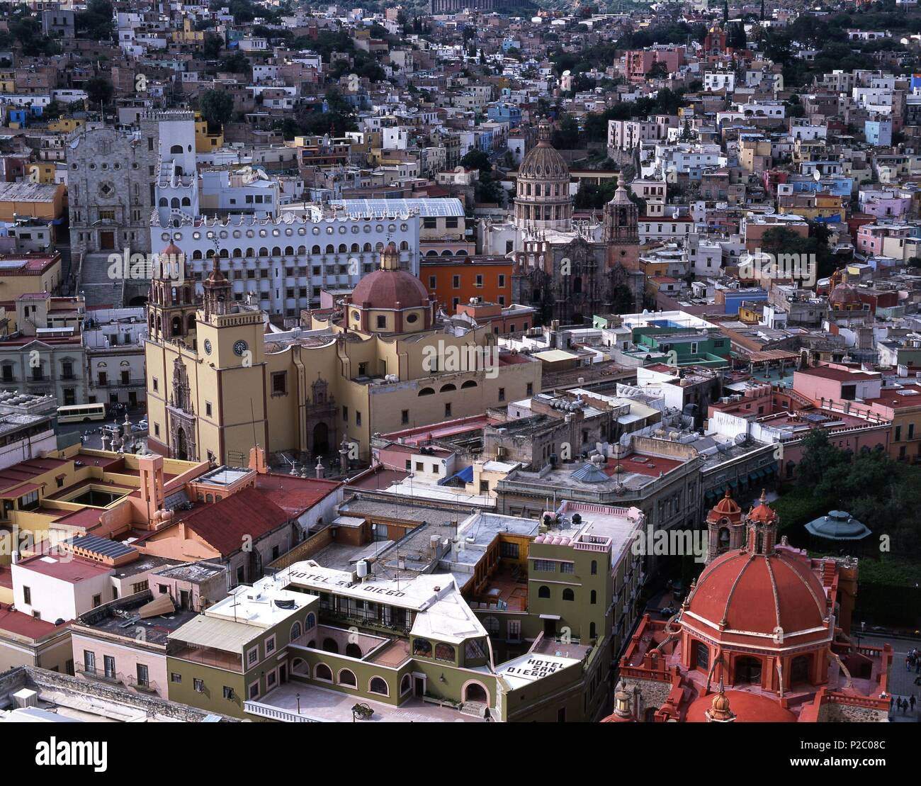 Mexico.Guanajuato.Ciudad de Guanajuato.Centro historico con Templo de San Diego, la Basilica,la Universidad y el Templo de la Compañia. Stock Photo