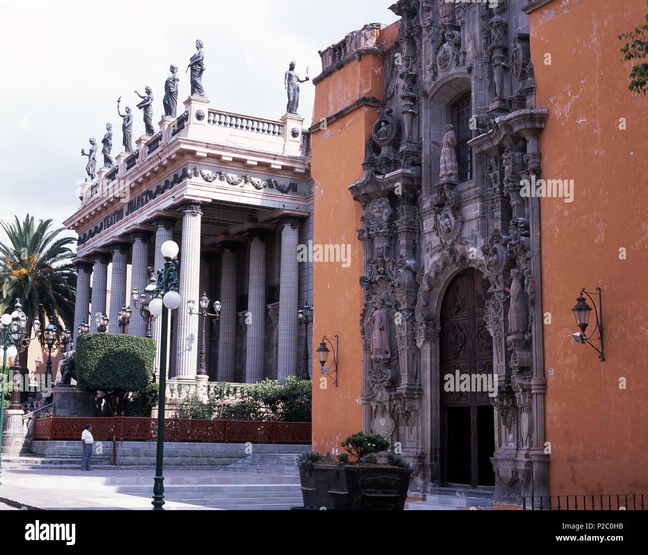 Mexico.Guanajuato.Ciudad de Guanajuato.Templo de San Diego y Teatro Juarez. Stock Photo