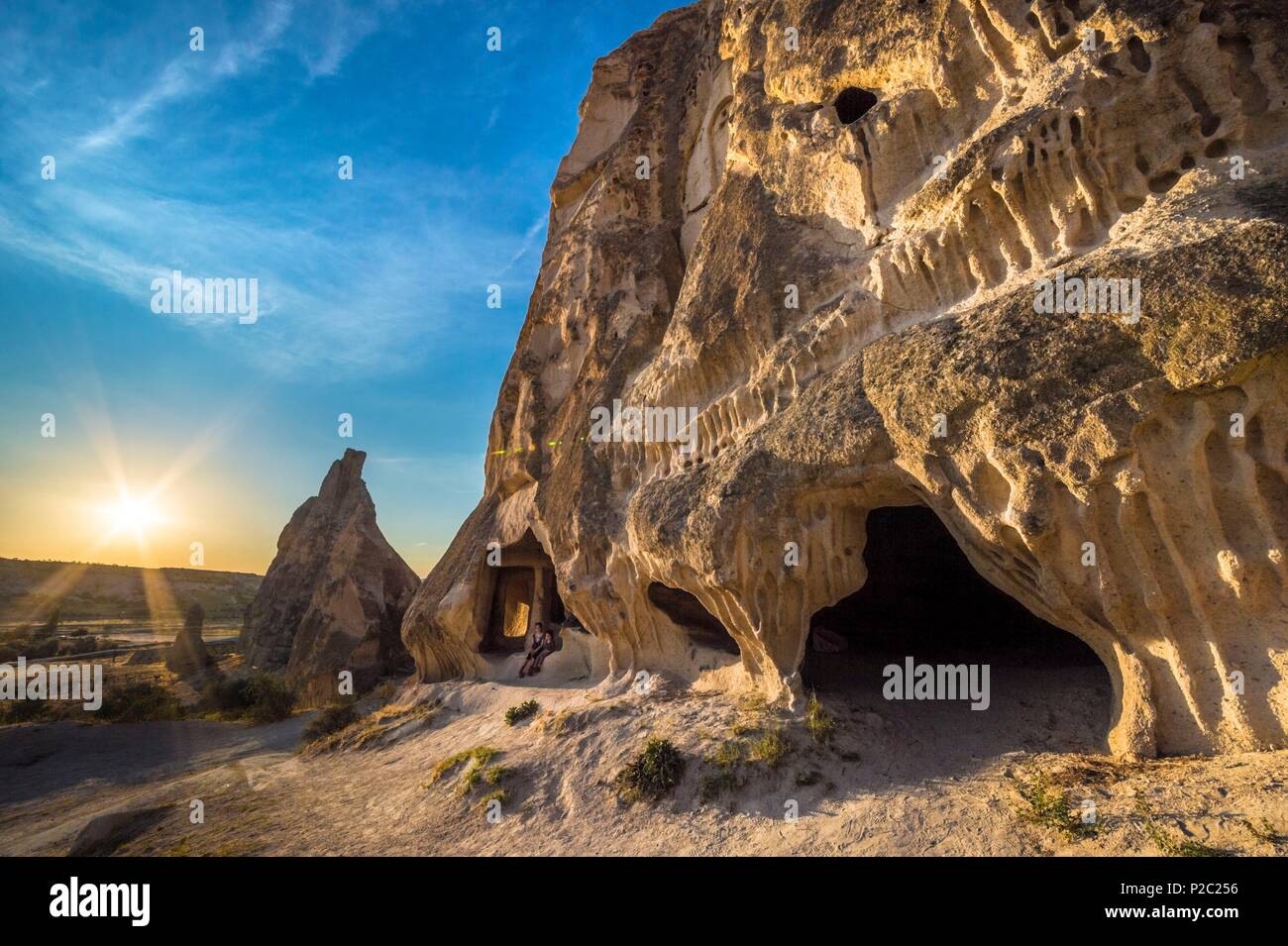 Turkey, Central Anatolia, Nev&#x15f;ehir province, Cappadocia UNESCO World Heritage Site, Kiliçlar, two children discover the Swords Valley, landscape of volcanic tuff hills and vestiges of troglodyte dwellings of the Göreme National Park Stock Photo