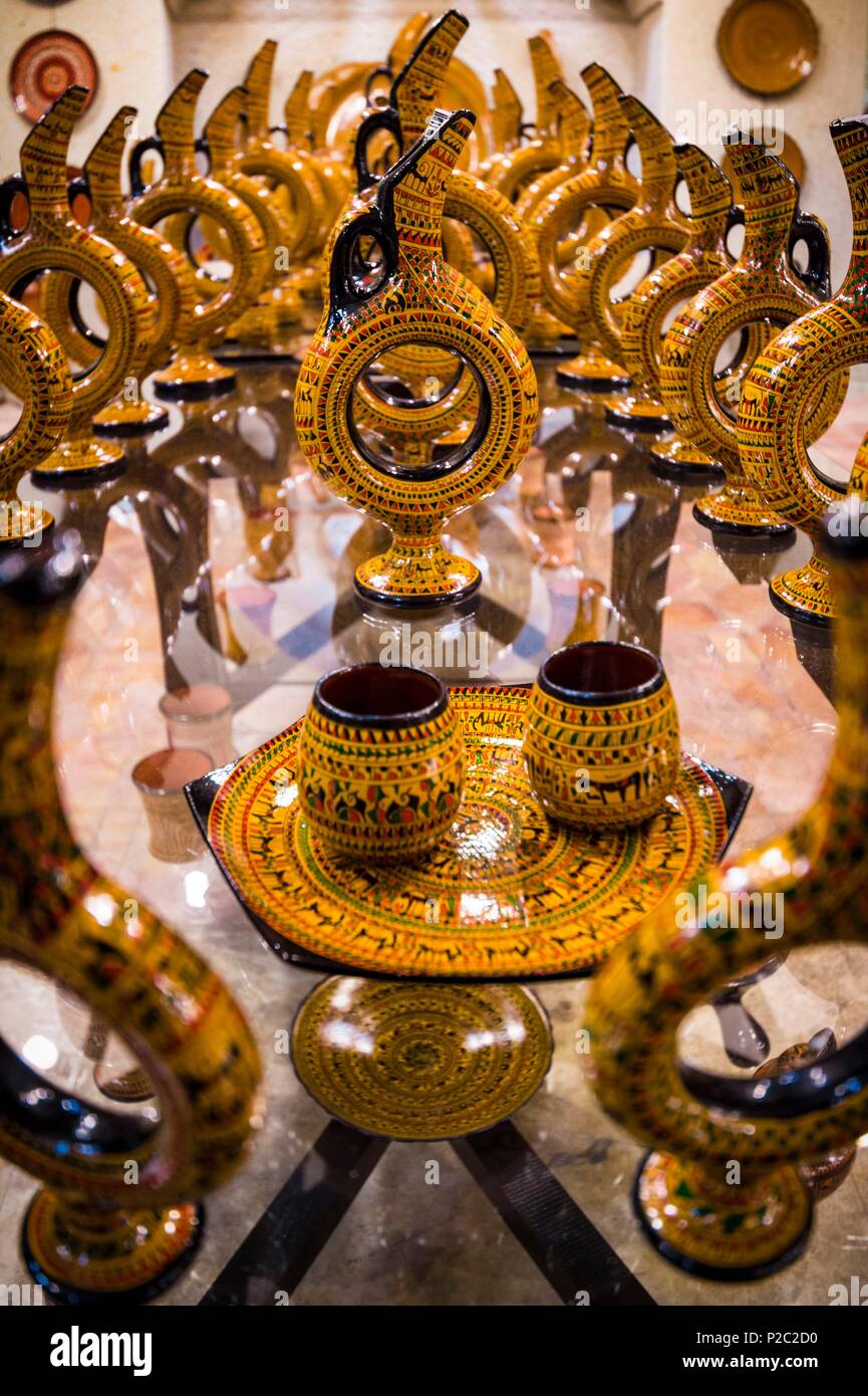 Turkey, Central Anatolia, Nev&#x15f;ehir province, Cappadocia UNESCO World Heritage Site, Avanos, traditional pottery wine services and traditionnal carafes, Galip KÖRÜKÇÜ's workshop Stock Photo