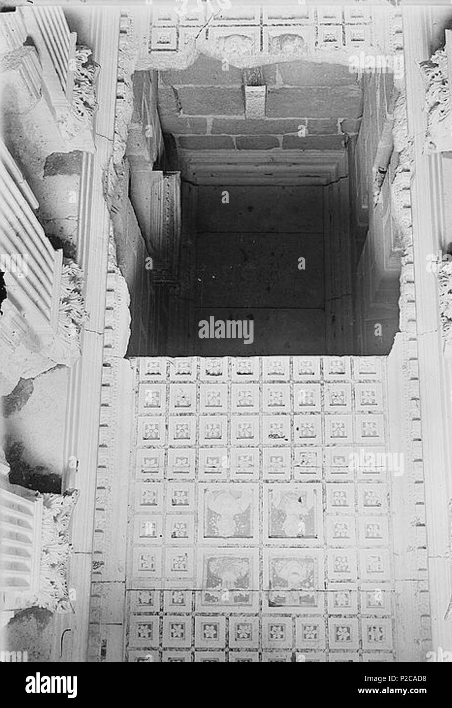 . ?????: ???? ?????? ?? ???? ????? ,?????, ?????. ???? ?????? English: Palmyra. Tower tomb of Elahbel. Interior showing painted ceiling . 1920. American Colony (Jerusalem). Photo 63 Tower of Elahbel - 02874v Stock Photo
