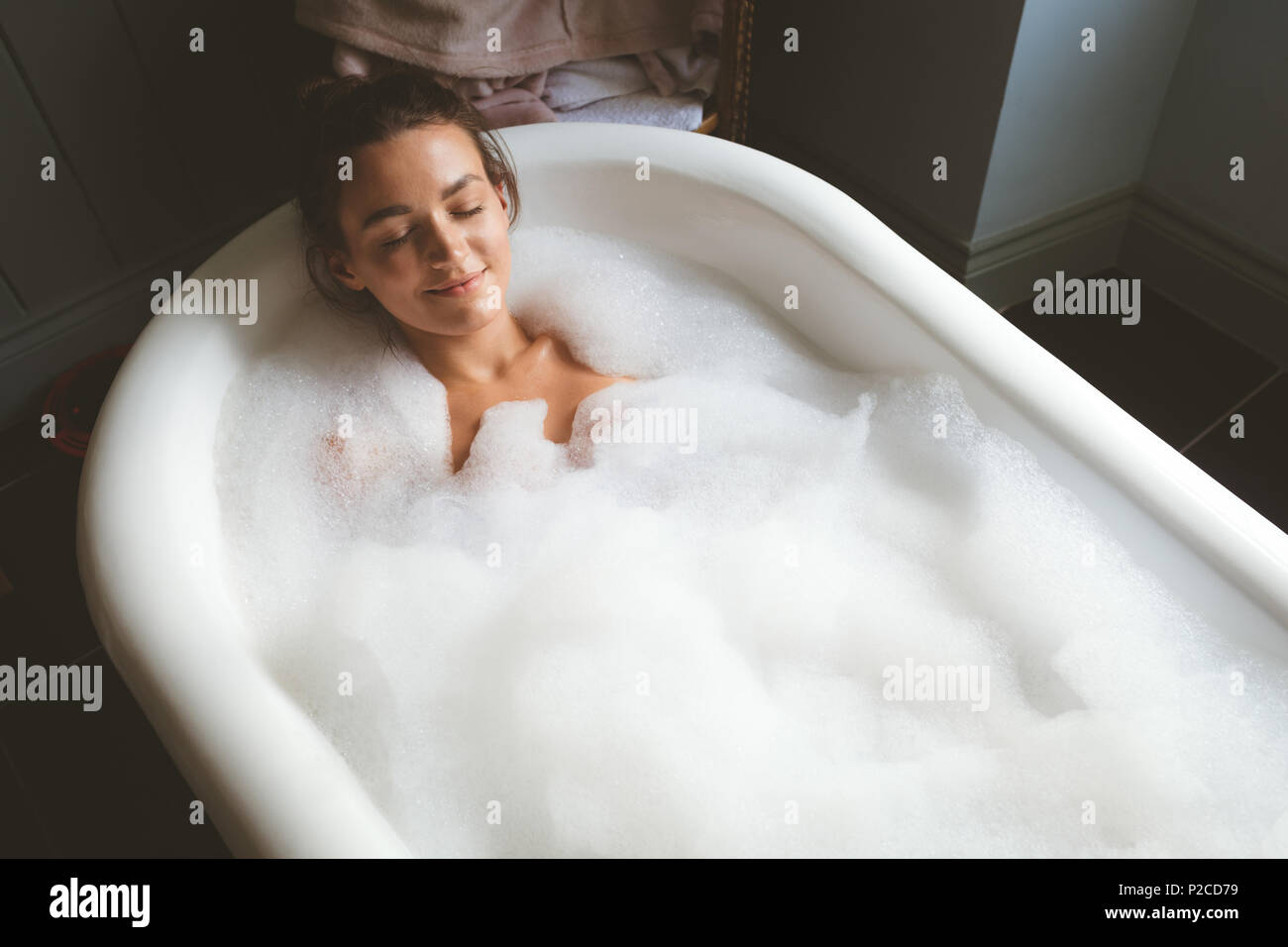 Bubble bath hires stock photography and images Alamy