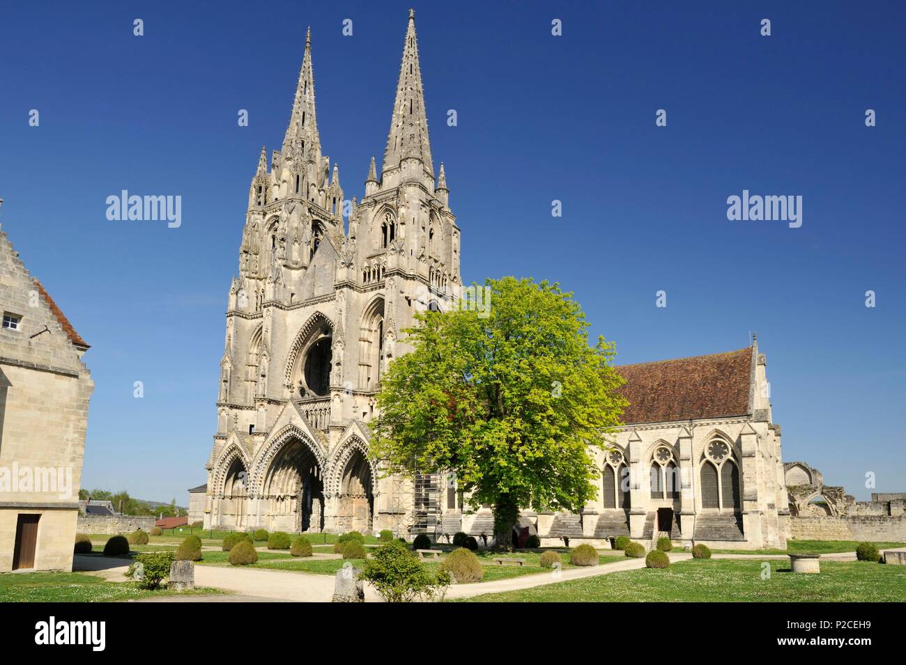 France, Aisne, Soissons, abbey Saint Jean des Vignes founded in 1076 by  Hugh White, with its arrows 75 m high and the lateral refectory Stock Photo  - Alamy