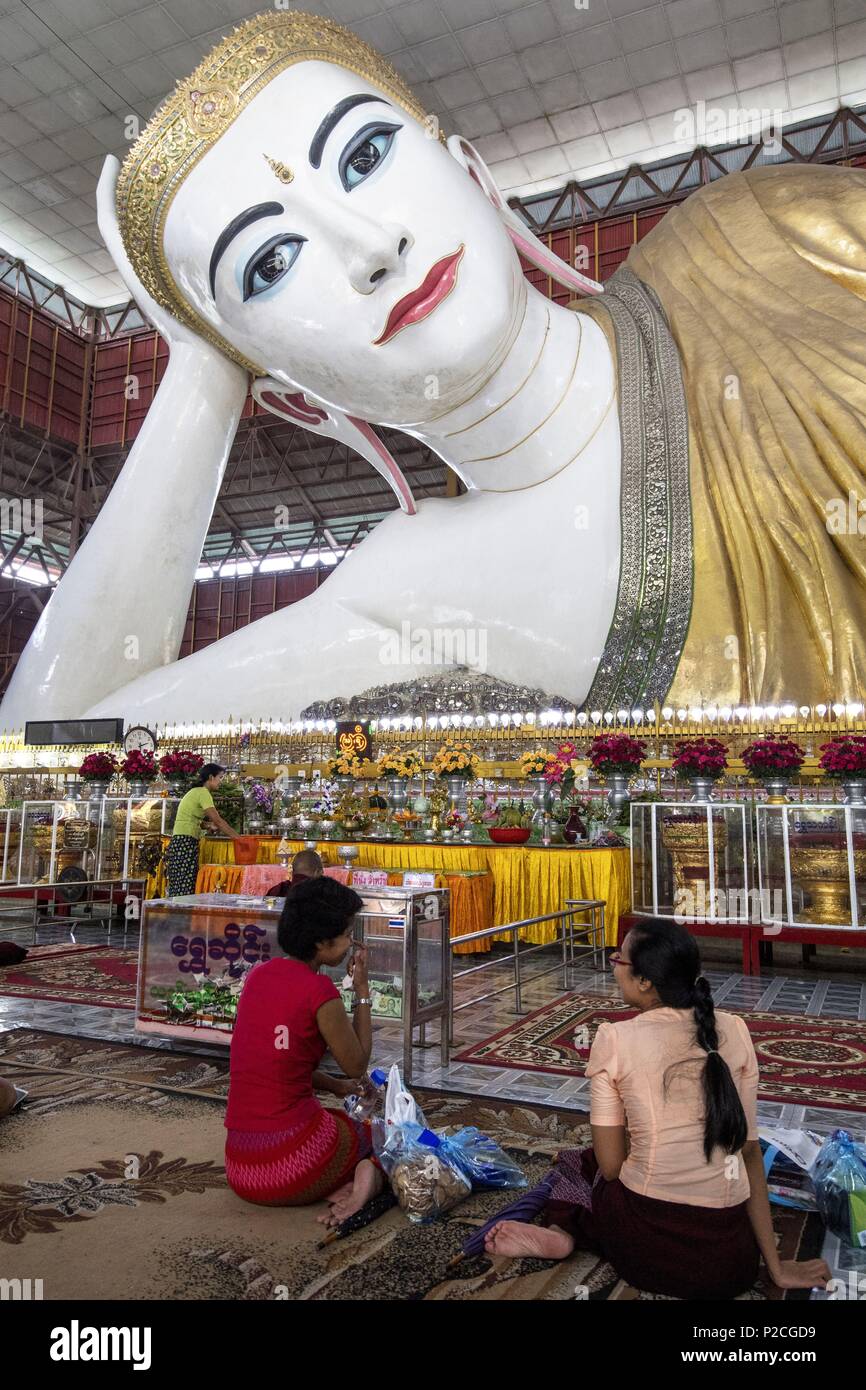 Myanmar, Yangon, the large reclined Bouddha in Kyaukthagi pagoda Stock Photo