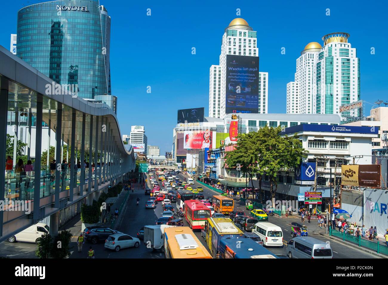 Thailand, Bangkok, Pathum Wan district, traffic on Ratchadamri road, home to a large