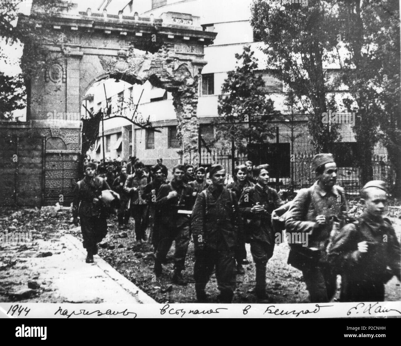 . Srpskohrvatski / српскохрватски: Partizani ulaze u Beograd oktobra 1944. 1944. Unknown 40 Partizani ulaze u Beograd Stock Photo