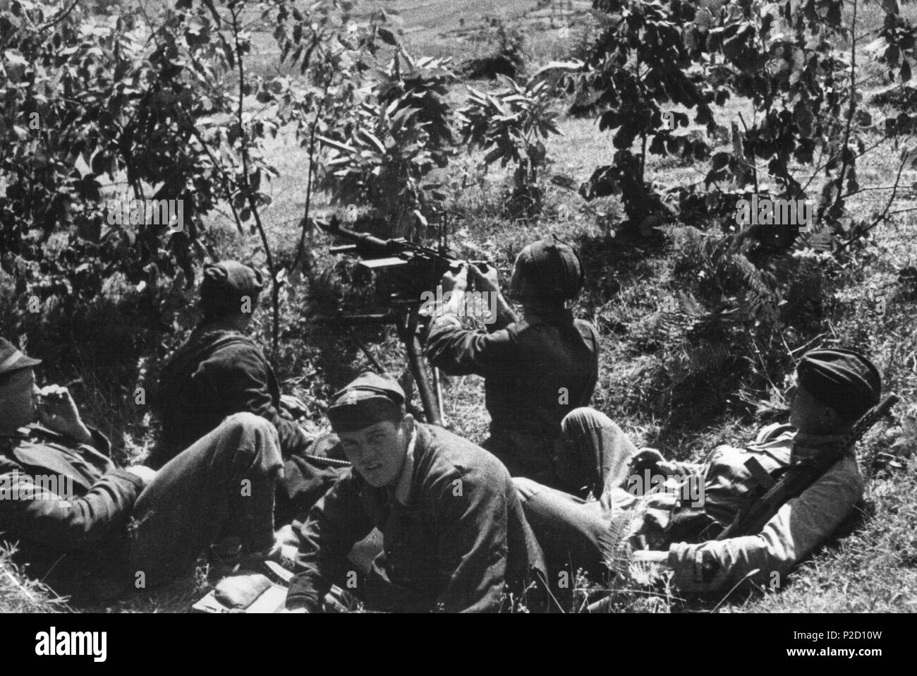. Slovenščina: Borci Cankarjeve brigade v bojih za Bosiljevo. 1944. Unknown 8 Borci Cankarjeve brigade v bojih za Bosiljevo Stock Photo