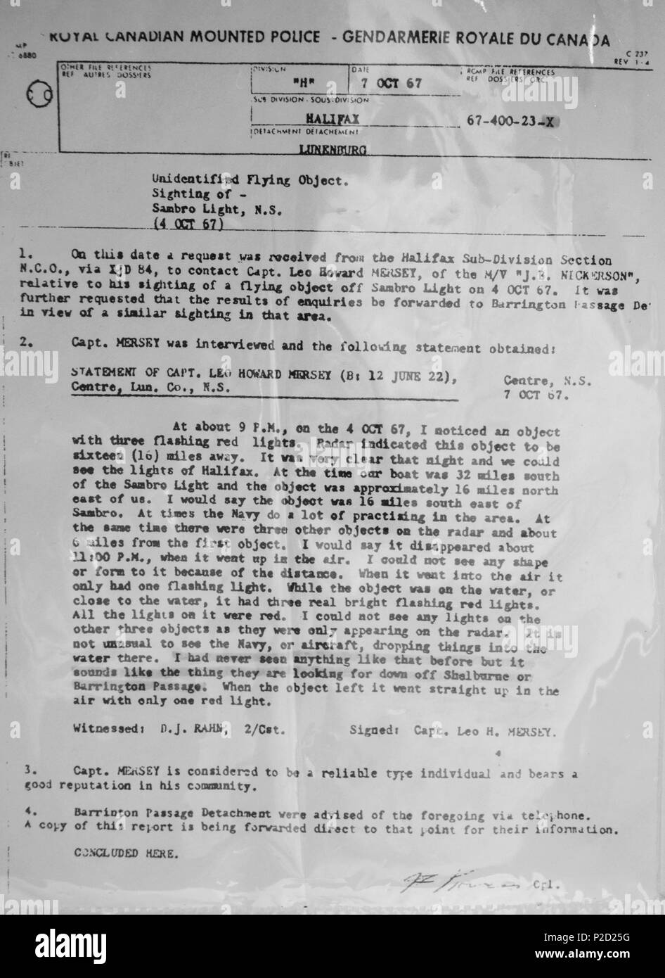 . English: The RCMP X-file from 'H' Division on October 7, 1976. Regarding Unidentified Flying Object. Sighting of Sambro Light, NS by Capt. Leo Howard Mersey on October 4, 1967. This is an image of the microfilm photocopy from the National Archive of Canada. 30 September 2016. Royal Canadian Mounted Police 44 RCMP 67-400-23-X Stock Photo