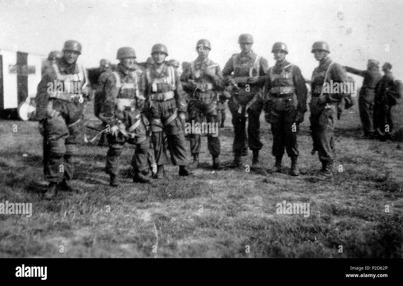 Fallschirmjäger Black and White Stock Photos & Images - Alamy