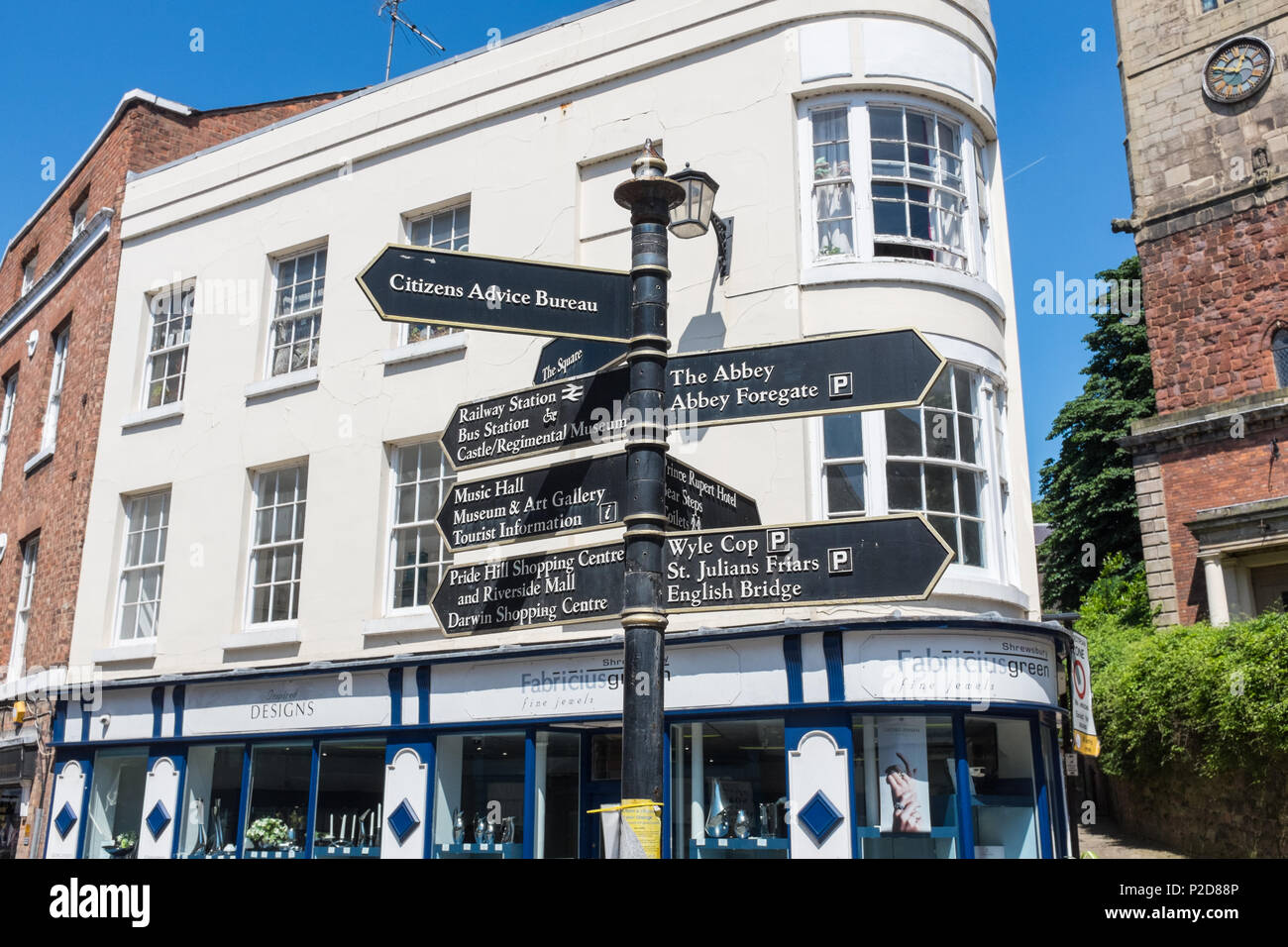 Signpost on Shrewsbury High Street pointing to local attractions for shoppers and visitors Stock Photo