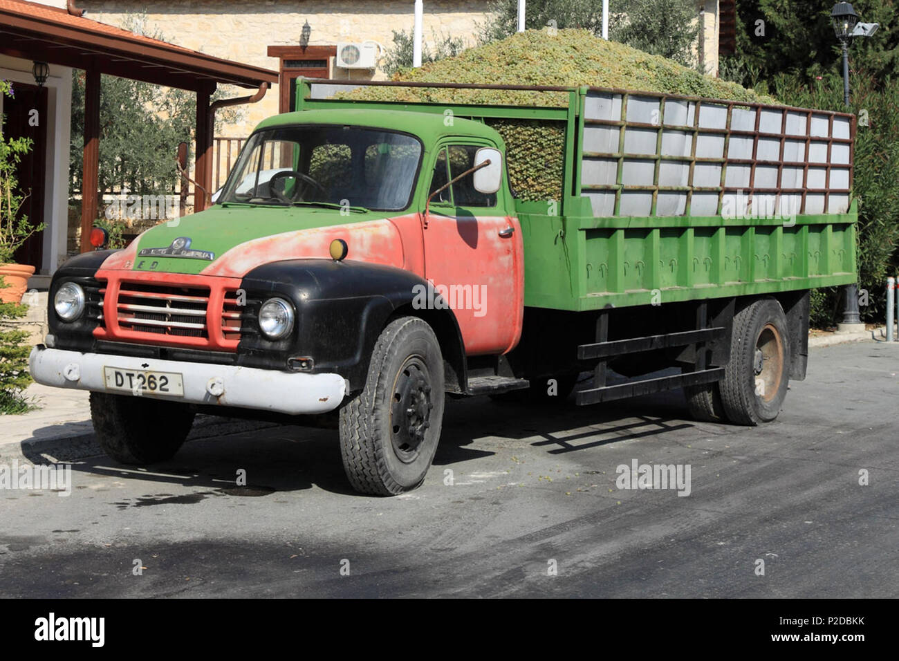 . English: a lorry loaded with grapes in Cyprus. Camera Information Model: Canon EOS 50D Manufacturer: Canon Shutter speed: 1/200 Aperture: f 5.6 Sensitivity: ISO 100 Focal length of the lens: 31 mm . Unknown date. Petr Kratochvil 23 Grape truck in cyprus Stock Photo