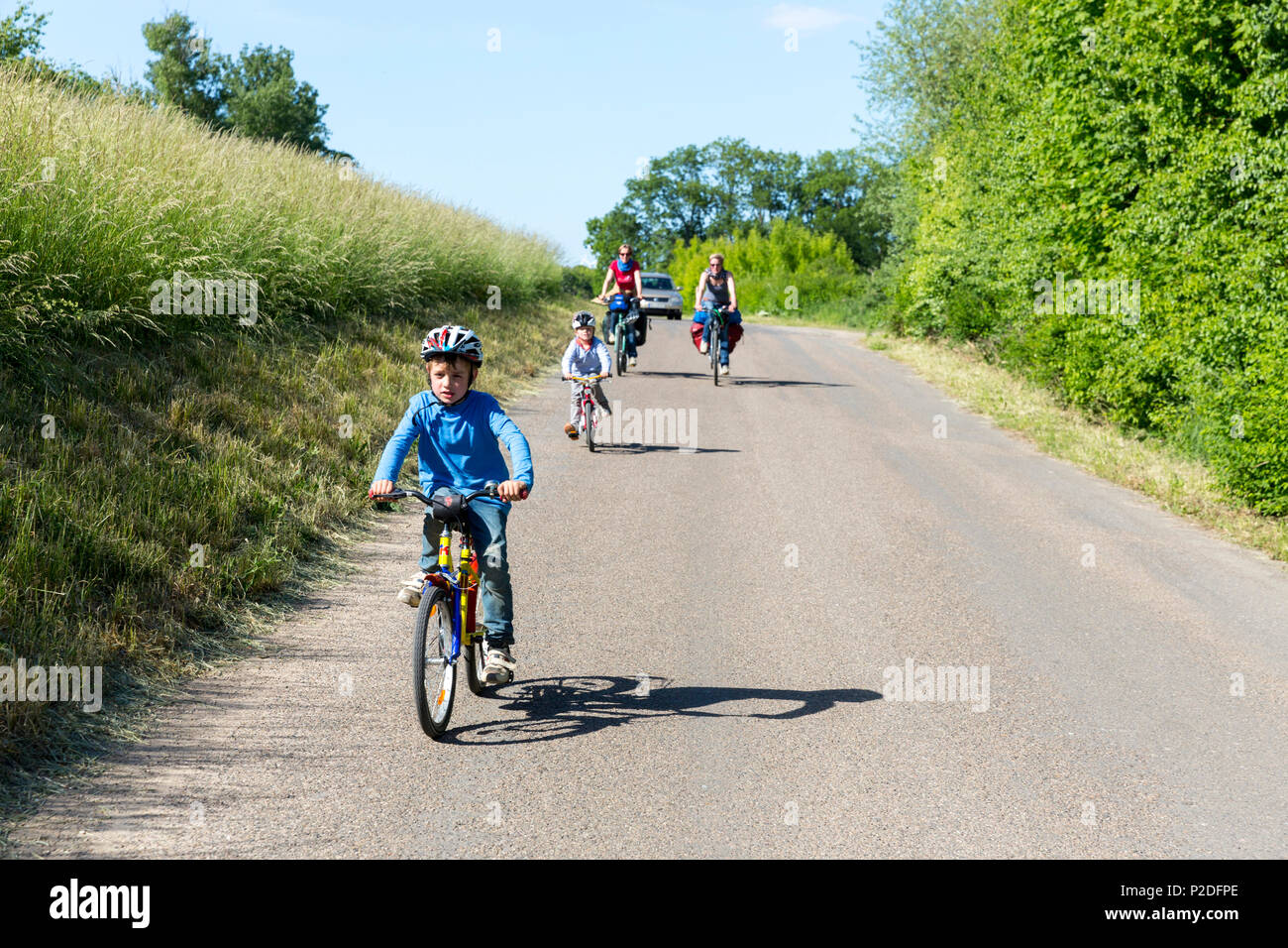 family bicycle tour along the river Elbe, adventure, from Torgau to Riesa, Saxony, Germany, Europe Stock Photo