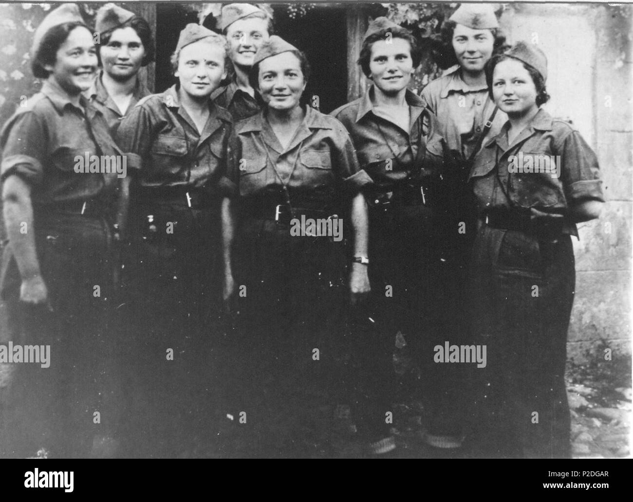 . English Roza Papo with comrades in Gu?a in 1944 . 1944. unspecified