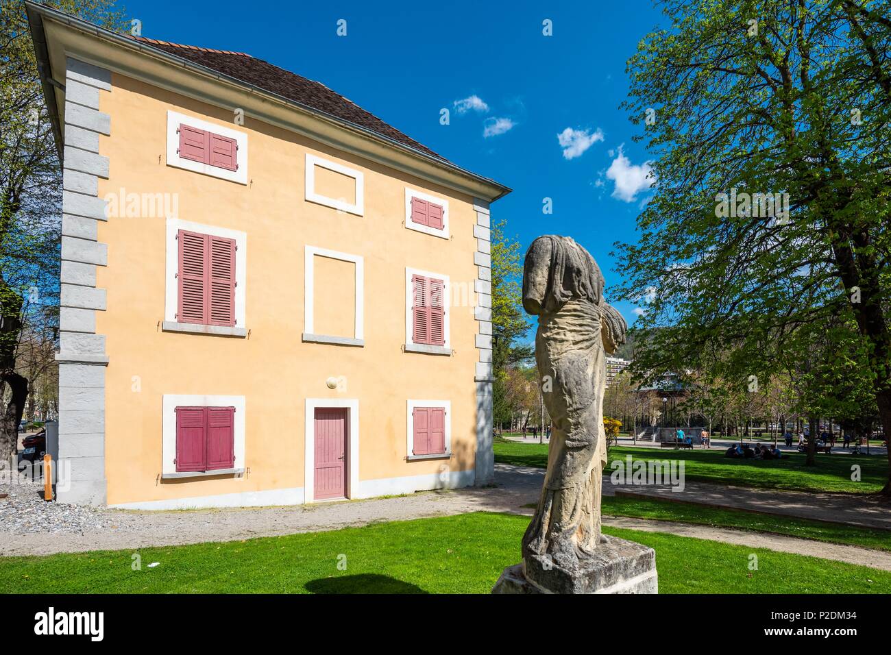 France, HautesAlpes, Gap, departmental capital, Pepiniere park, decapitated statue of the