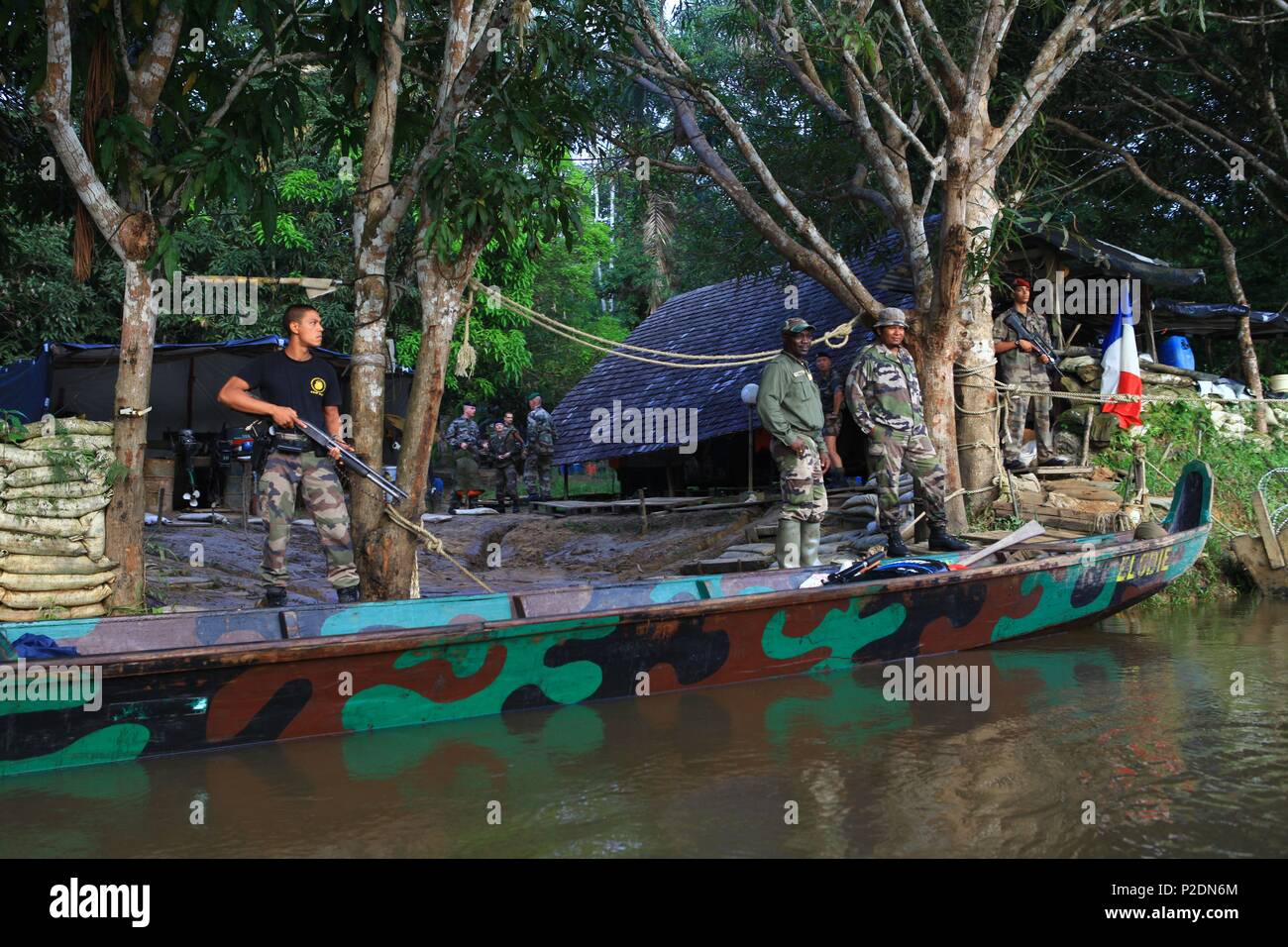 France, French Guiana (overseas department), Maripasoula, Dam at PCF Saut Sonnelle, Gendarmes and Marsouins share the post, reinforced every three months by rotating units, Here the red berets of the 3rd RPIMa Stock Photo