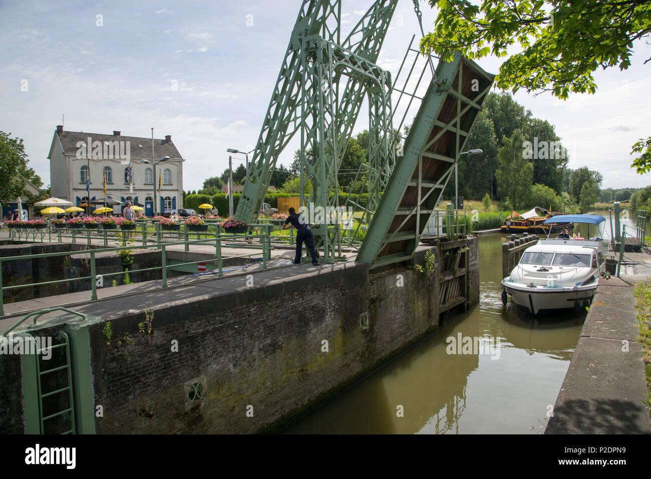 Le Boat Royal Mystique houseboat passing a drawbridge on the river Leie, near Deinze, Flemish Region, Belgium Stock Photo