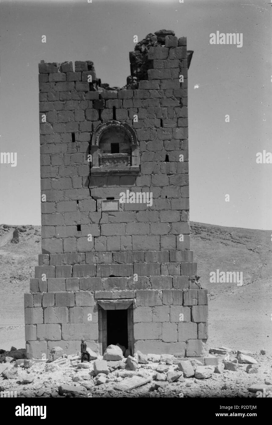 . ?????: ???? ????? ?????? ????? English: Palmyra. Entrance to the tower tomb of Elahbel . 1920. American Colony (Jerusalem). Photo 63 Tower of Elahbel - 02867v Stock Photo