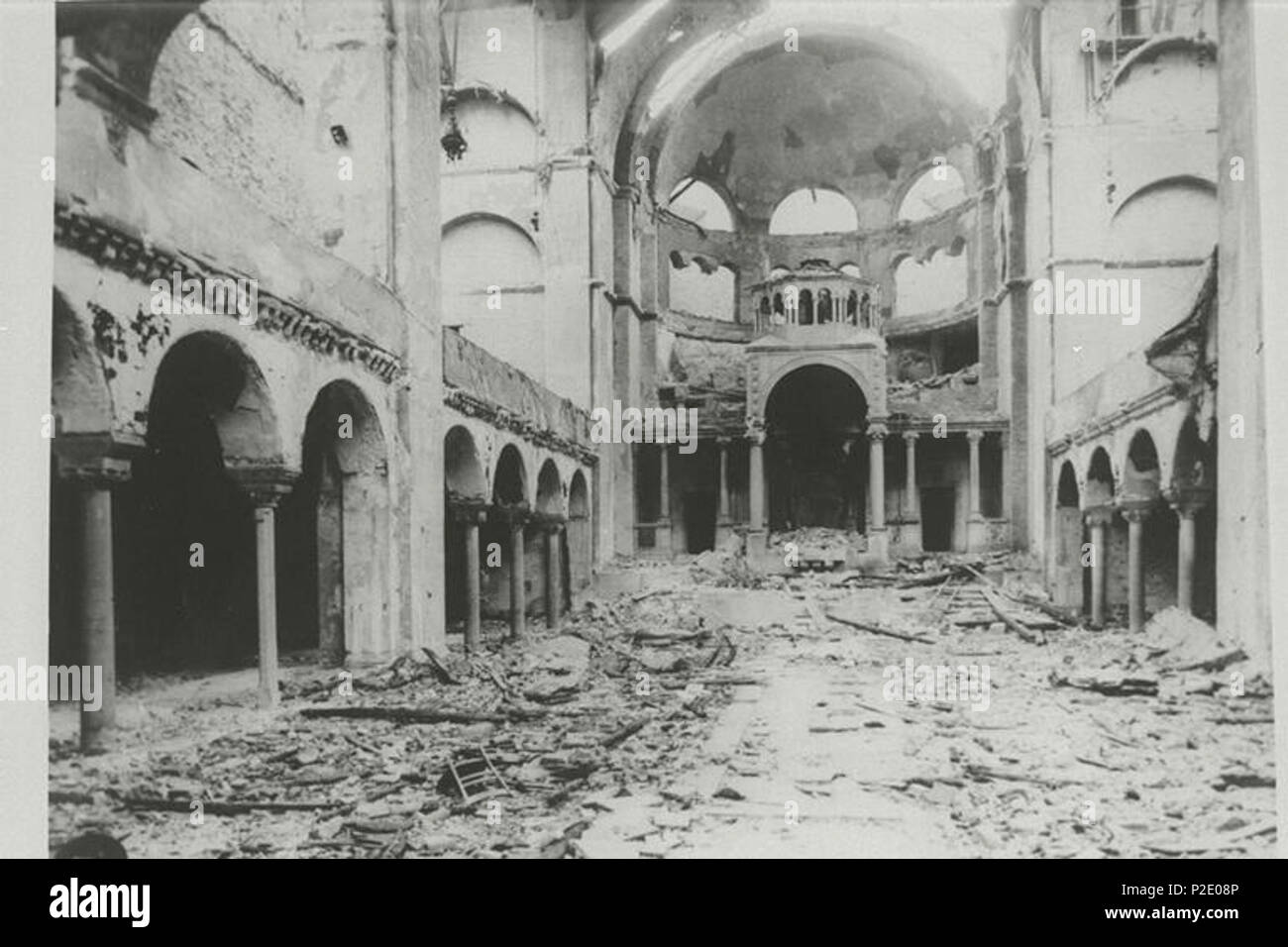 . English: Interior view of the destroyed Fasanenstrasse Synagogue, Berlin, burned on Kristallnacht; November Pogroms. 8 March 2010, 07:36:44. Center for Jewish History, NYC 26 Interior view of the destroyed Fasanenstrasse Synagogue, Berlin Stock Photo